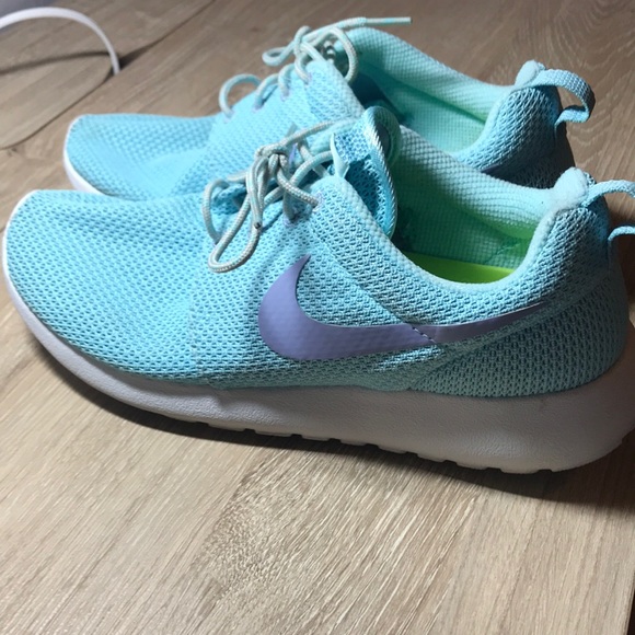 Nike Roshe Runs - Picture 3 of 3